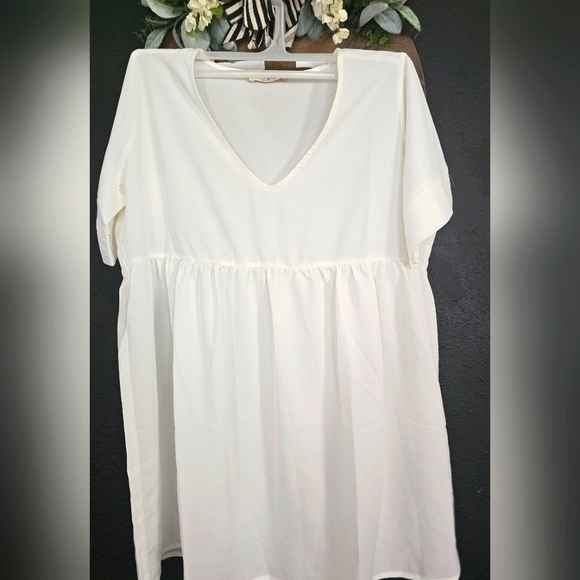 Zenana Outfitters Tops - ZENANA Flowing White Top